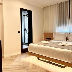 Triple A - Chic & Elegant By The Market - Free Parking!